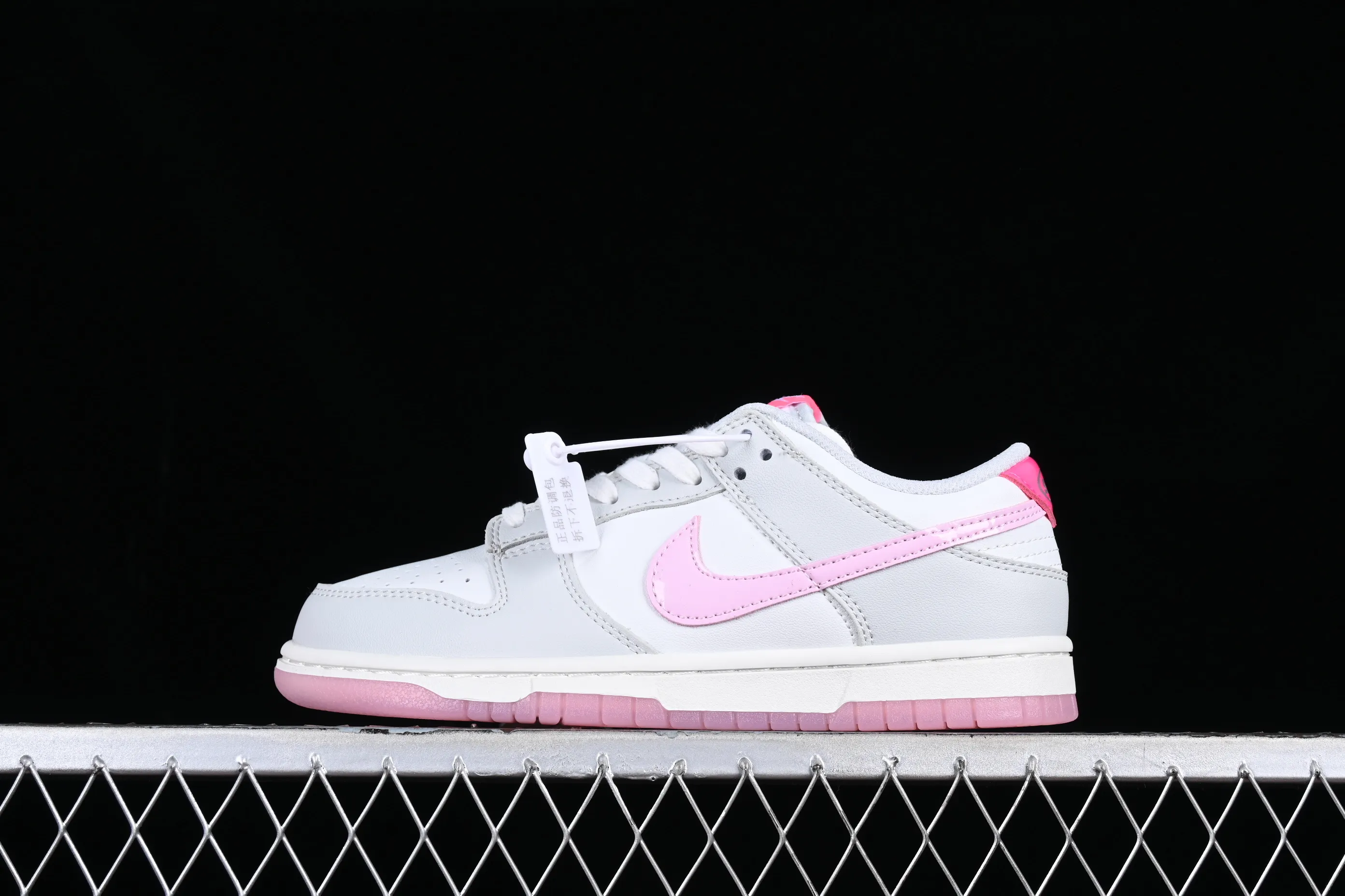 All Categories Nk SB Dunk Series Nk SB Dunk Low Low-top sneakers Cost-effective version Nk SB Dunk Low "520" Valentine's Day limited SB low-top sports and leisure sneakers FN3451-161